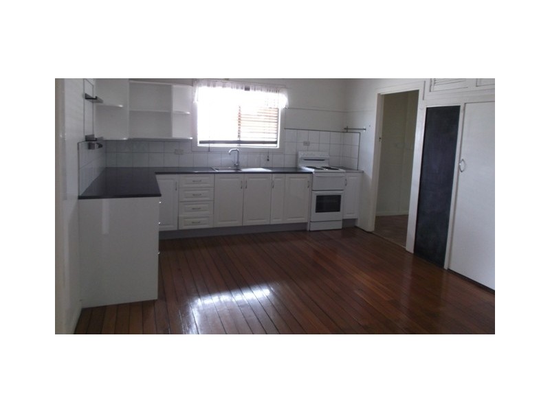 18 Norah Street, Centenary Heights QLD 4350
