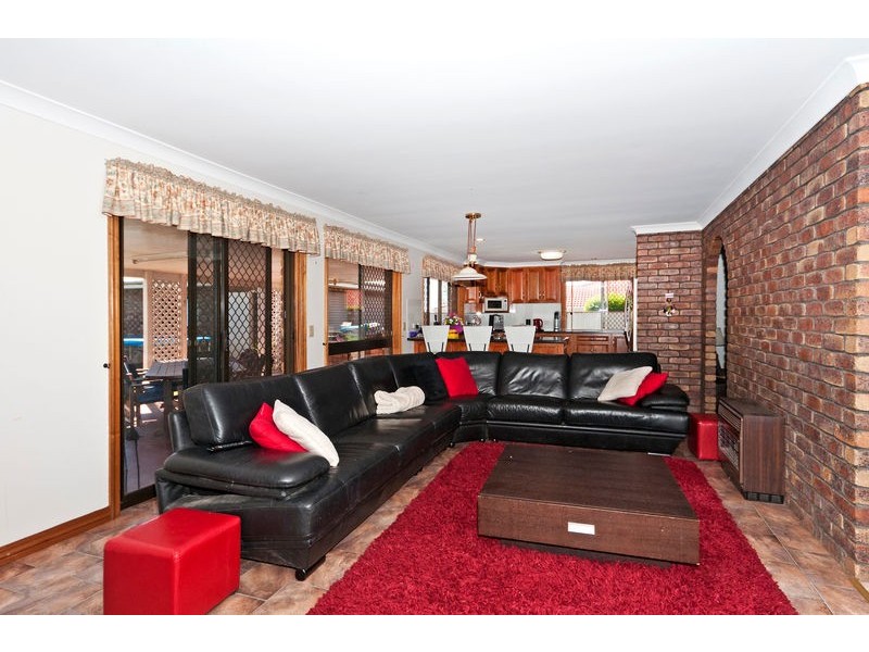 9 Lorna Court, Centenary Heights QLD 4350