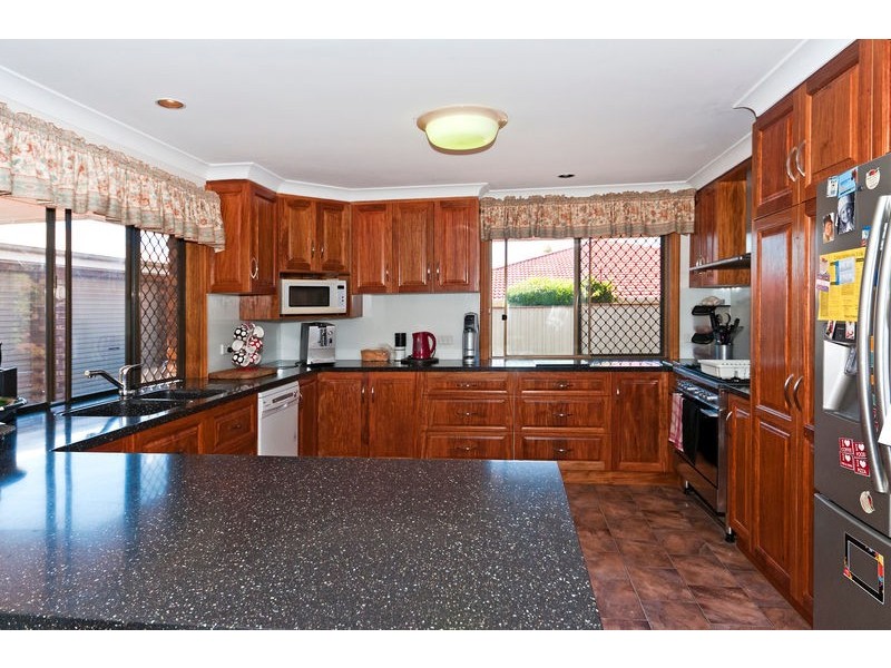 9 Lorna Court, Centenary Heights QLD 4350