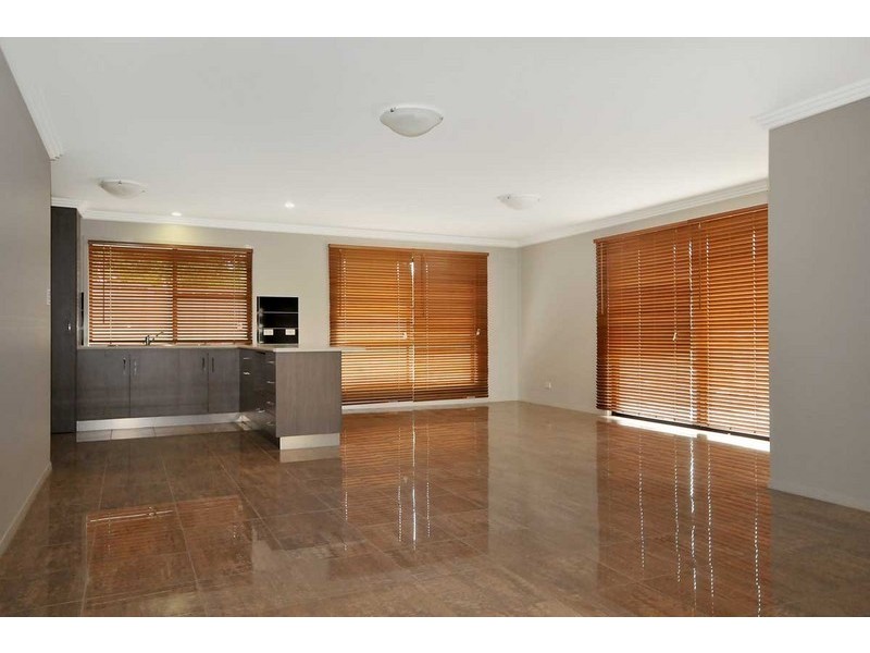 2/26a Ascot Street, Newtown QLD 4350