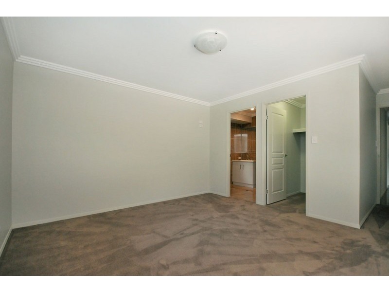 2/26a Ascot Street, Newtown QLD 4350