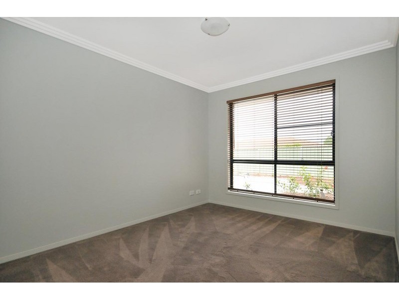 2/26a Ascot Street, Newtown QLD 4350