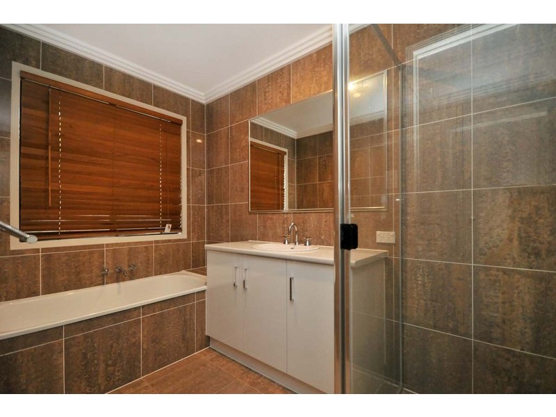 2/26a Ascot Street, Newtown QLD 4350