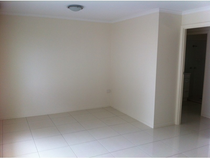 2/61 Cleary Street, Centenary Heights QLD 4350