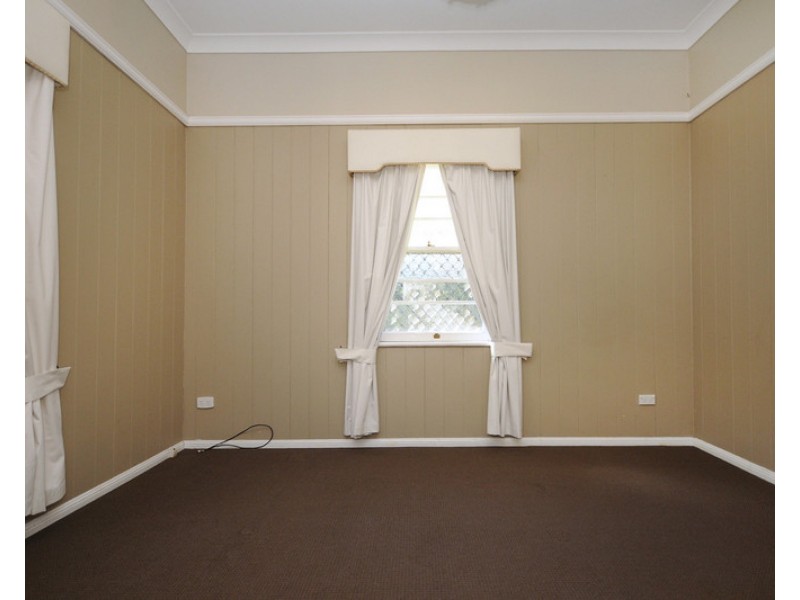 10 Wallace Street, Newtown QLD 4350