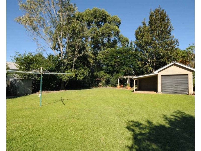 10 Wallace Street, Newtown QLD 4350