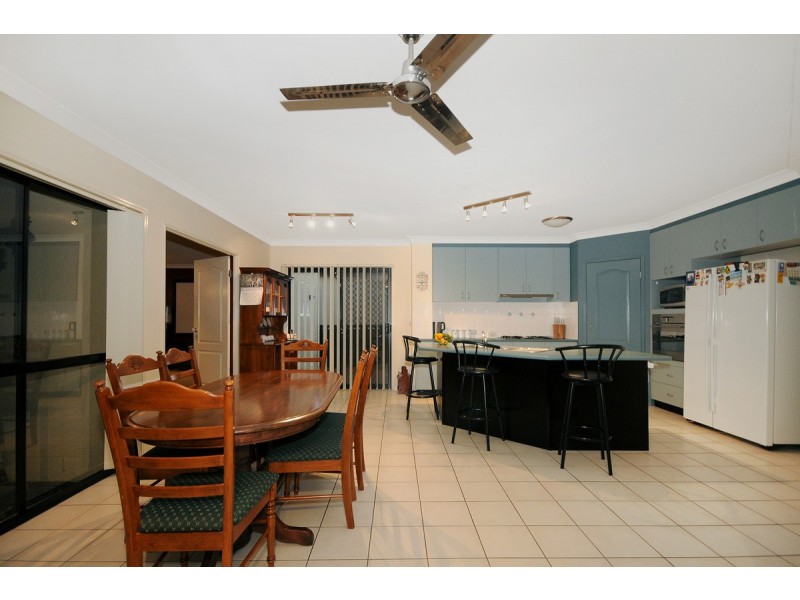 14 Banksdale Drive, Middle Ridge QLD 4350