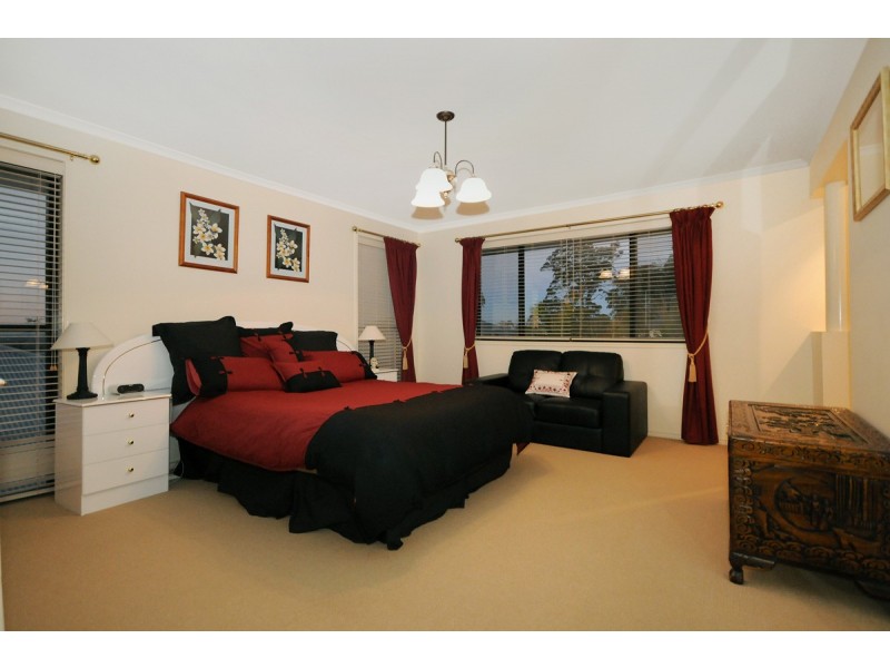 14 Banksdale Drive, Middle Ridge QLD 4350