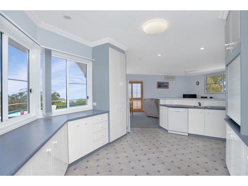 18 Harvey Street, Mount Lofty QLD 4350