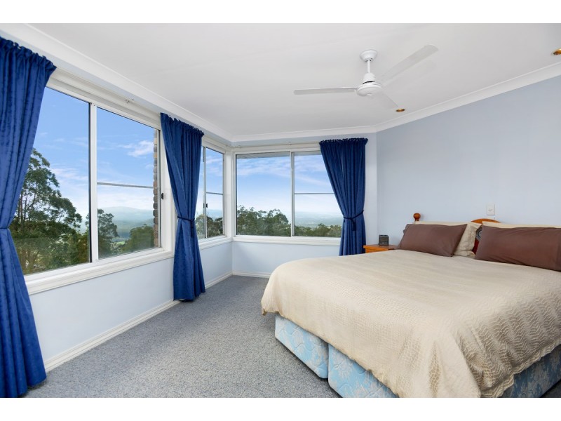 18 Harvey Street, Mount Lofty QLD 4350