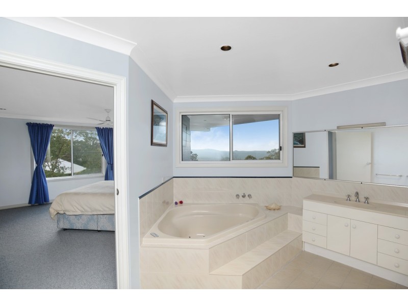 18 Harvey Street, Mount Lofty QLD 4350