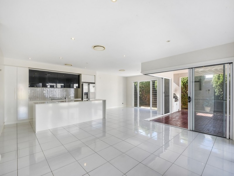19 Tarlington Street, Middle Ridge QLD 4350