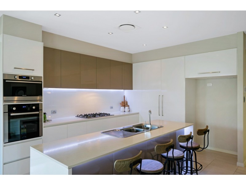 18 Beardsworth Court, Middle Ridge QLD 4350