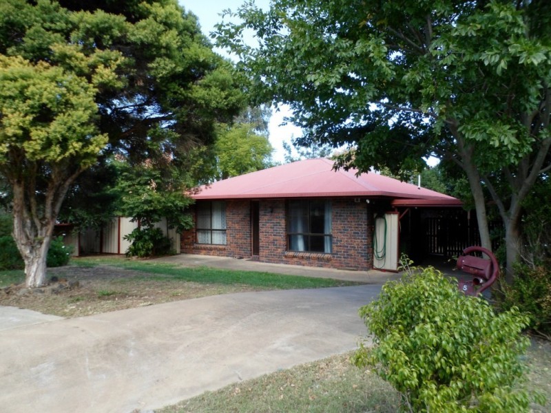 5 Disraeli Court, Wyreema QLD 4352