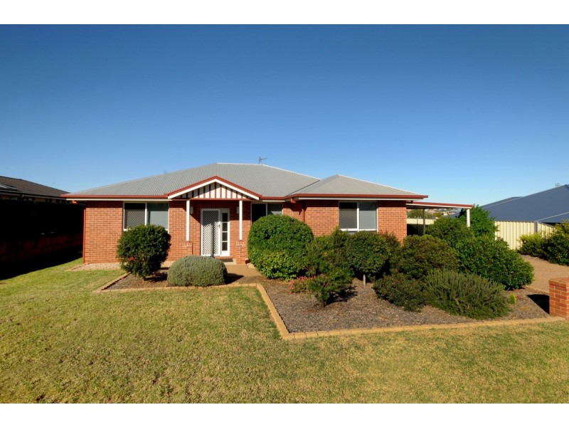 13 Sommariva Street, Westbrook QLD 4350