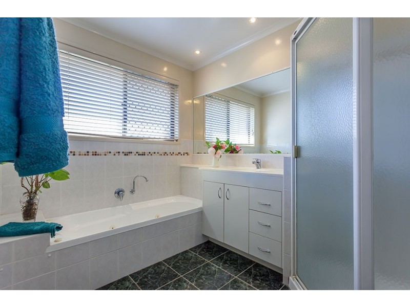 10 Hibiscus Drive, Centenary Heights QLD 4350