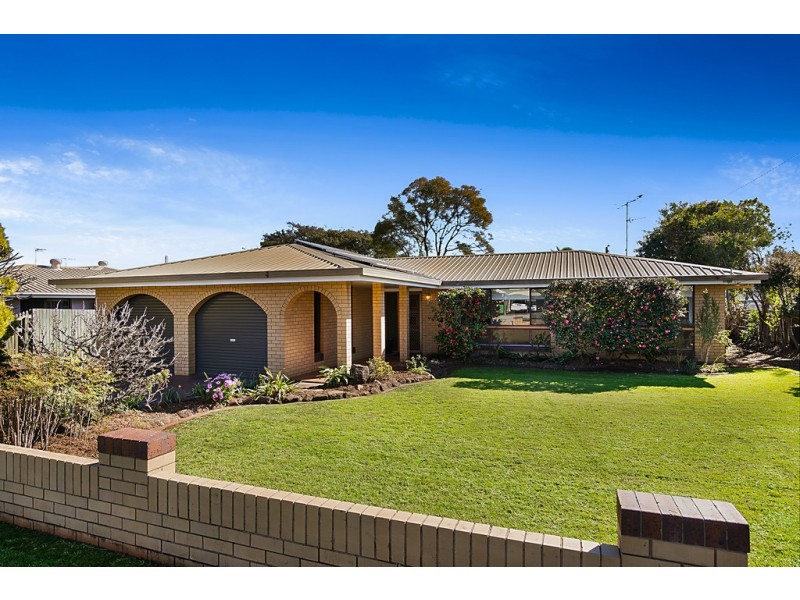 5 Lotus Crescent, Centenary Heights QLD 4350