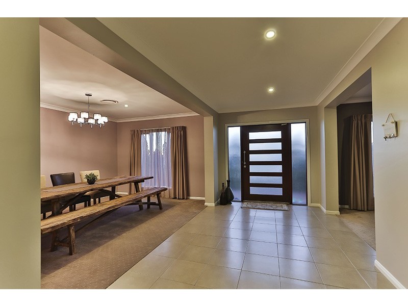 8 Diamantina Drive, Glenvale QLD 4350