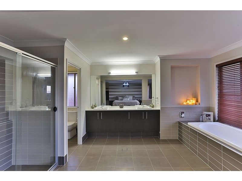 8 Diamantina Drive, Glenvale QLD 4350