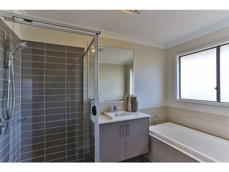 8 Diamantina Drive, Glenvale QLD 4350