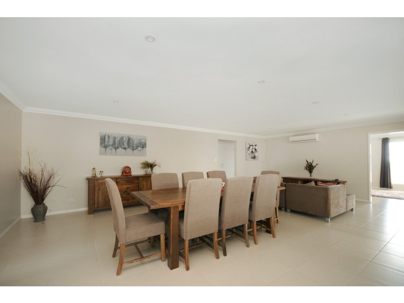 5 Saba Court, Middle Ridge QLD 4350