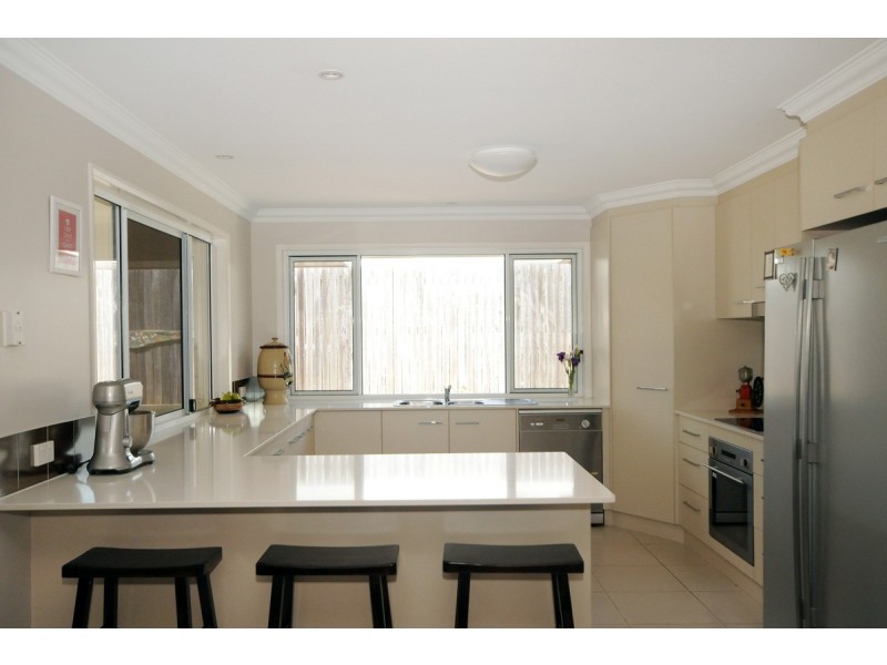 5 Saba Court, Middle Ridge QLD 4350