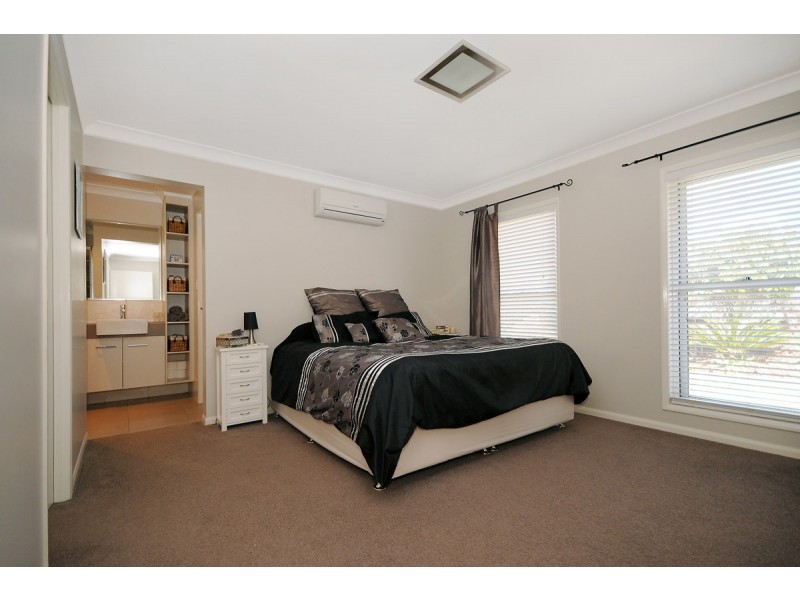 5 Saba Court, Middle Ridge QLD 4350