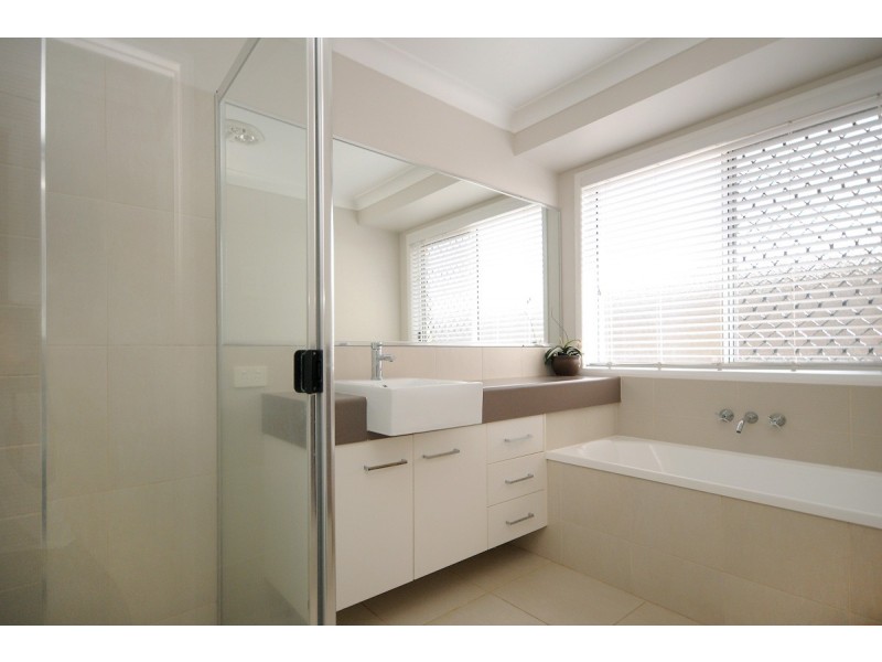 5 Saba Court, Middle Ridge QLD 4350