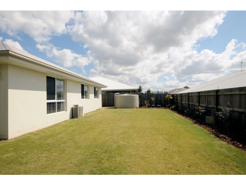 5 Saba Court, Middle Ridge QLD 4350