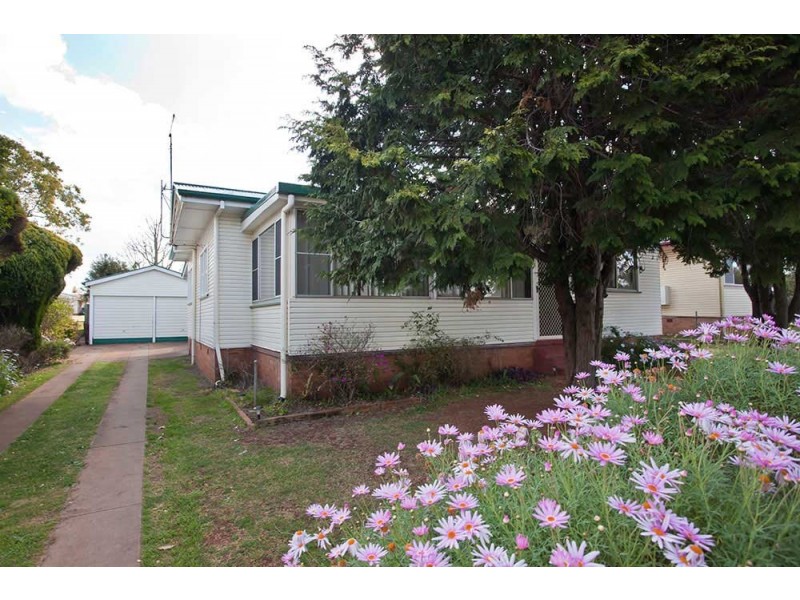 301 Tor Street, Wilsonton QLD 4350