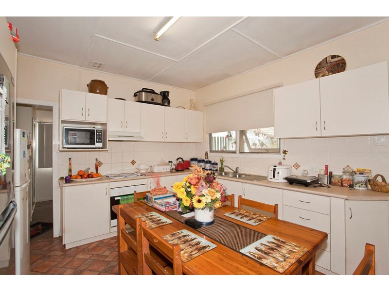 301 Tor Street, Wilsonton QLD 4350