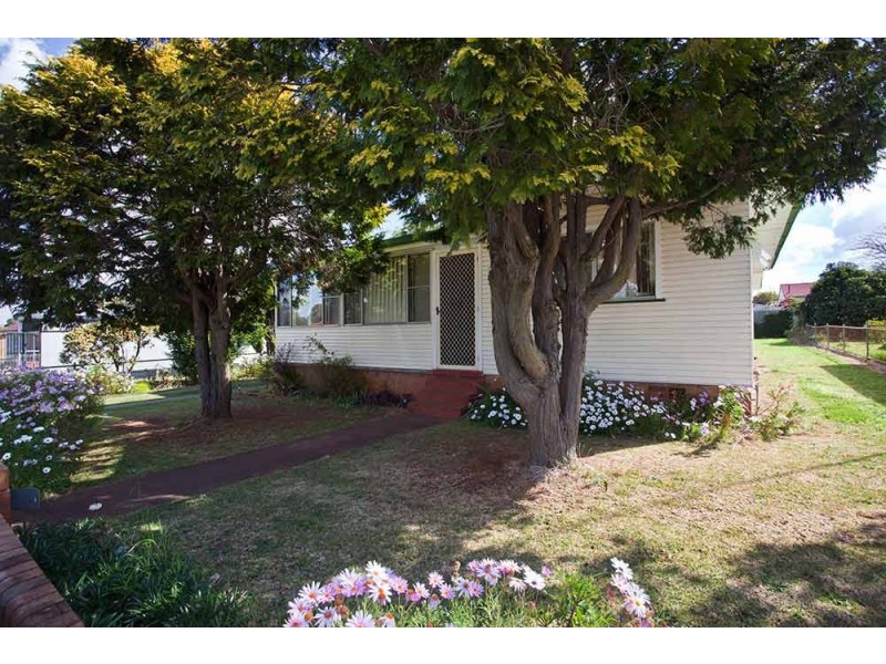 301 Tor Street, Wilsonton QLD 4350