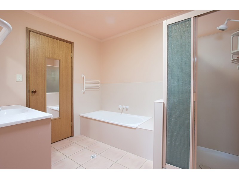 3 Roslyn Street, Centenary Heights QLD 4350