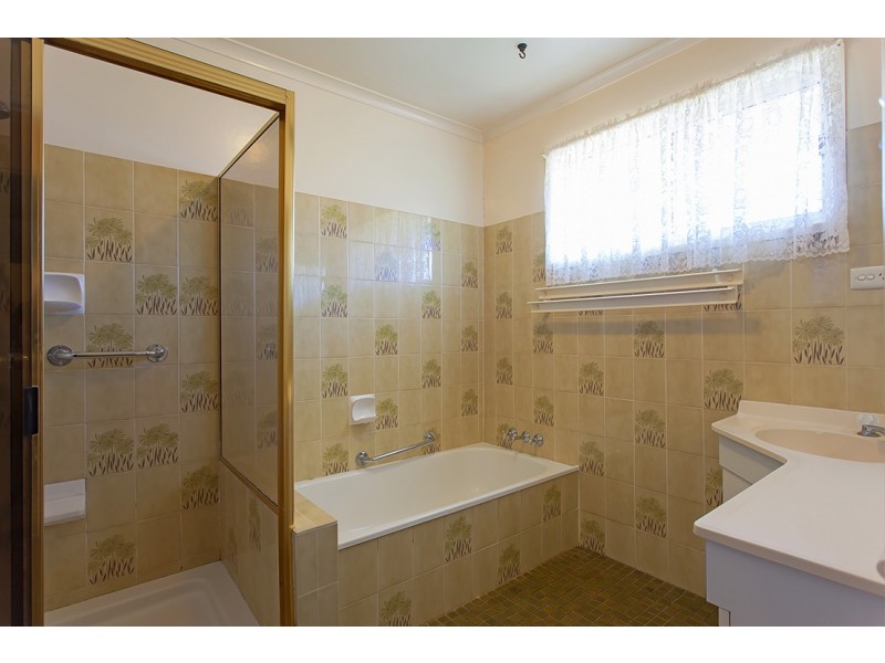 50 Lotus Crescent, Centenary Heights QLD 4350