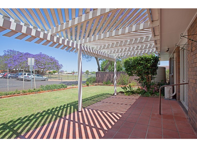 50 Lotus Crescent, Centenary Heights QLD 4350