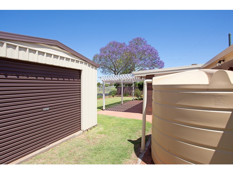 50 Lotus Crescent, Centenary Heights QLD 4350