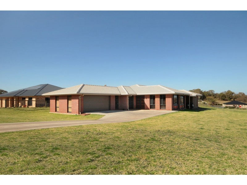 6 Commonwealth Crescent, Gowrie Junction QLD 4352
