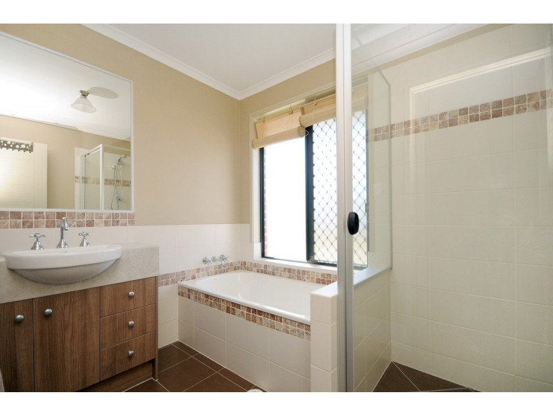 6 Commonwealth Crescent, Gowrie Junction QLD 4352