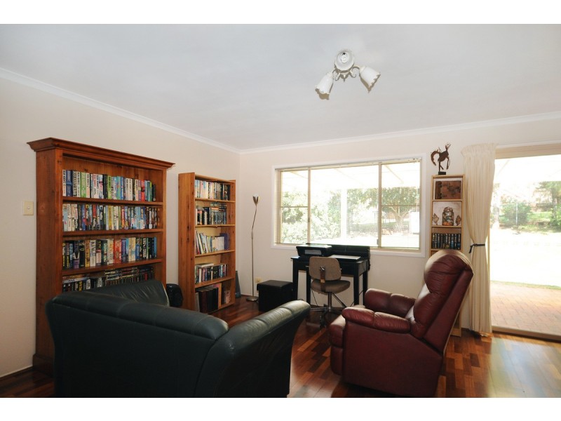 15 Martini Street, Mount Lofty QLD 4350