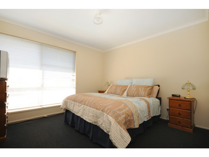 15 Martini Street, Mount Lofty QLD 4350