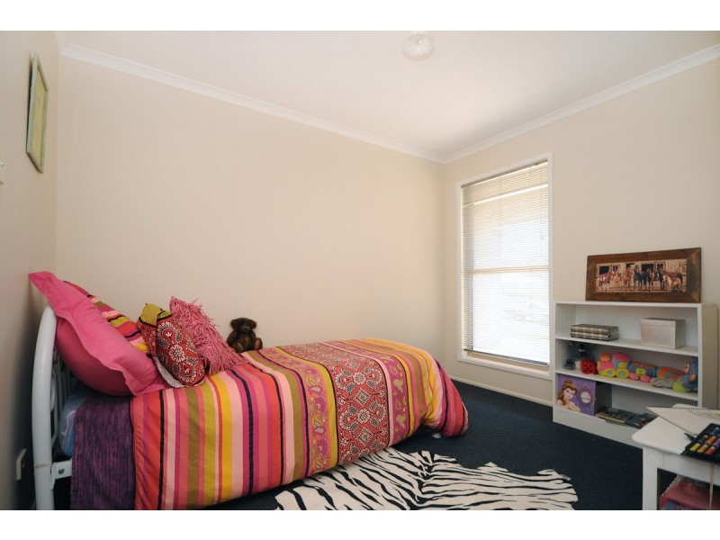 15 Martini Street, Mount Lofty QLD 4350