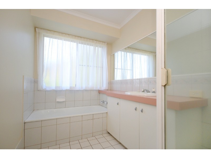 15 Martini Street, Mount Lofty QLD 4350