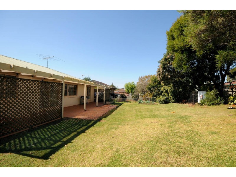 15 Martini Street, Mount Lofty QLD 4350