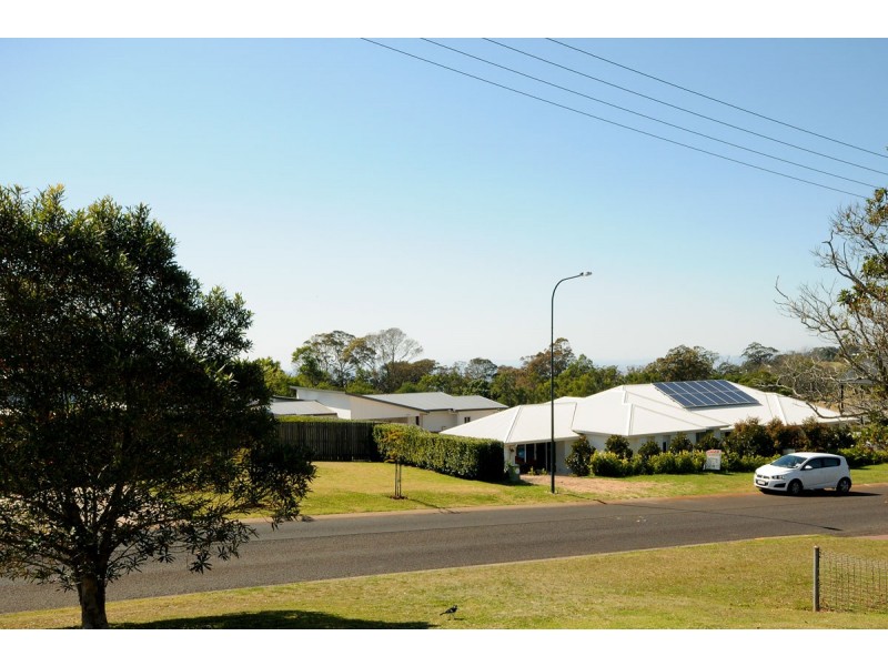 15 Martini Street, Mount Lofty QLD 4350