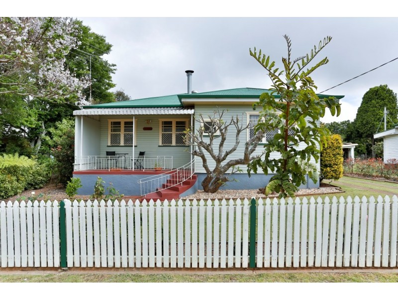 6 Farquharson Street, Harristown QLD 4350