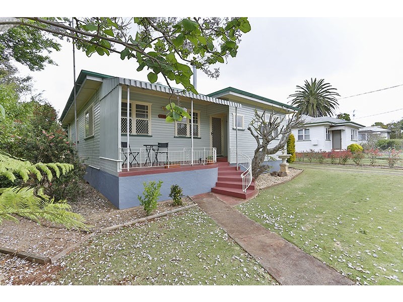 6 Farquharson Street, Harristown QLD 4350