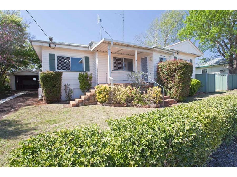 4 Loudon Street, South Toowoomba QLD 4350