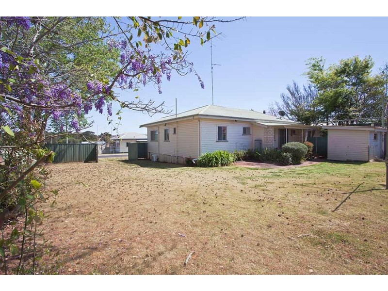 4 Loudon Street, South Toowoomba QLD 4350