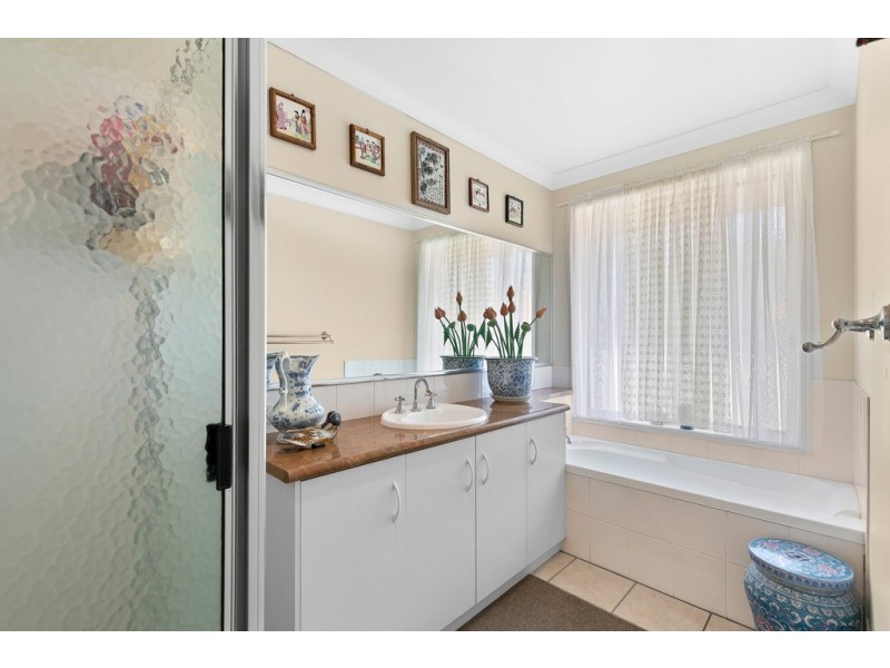 31 Paddington Court, Middle Ridge QLD 4350
