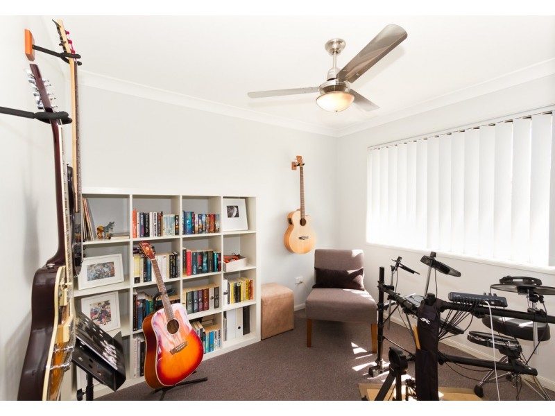 77 Pillar Street, Middle Ridge QLD 4350